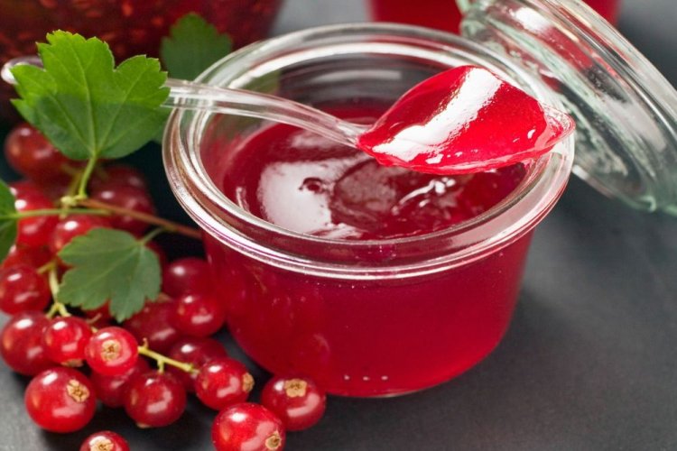 Redcurrant Jelly with Sugar