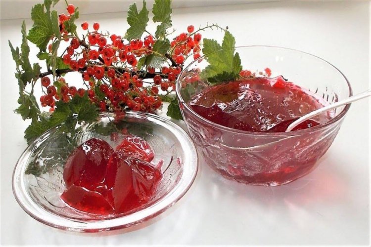 No-Cook Redcurrant Jelly with Vanilla