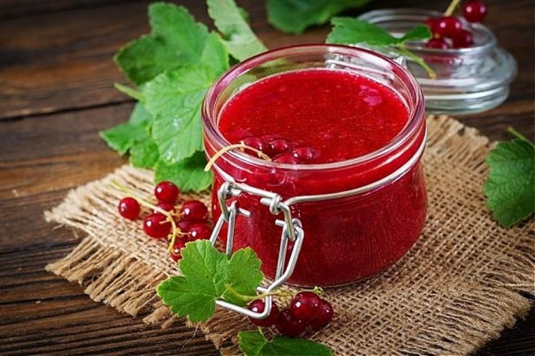 Redcurrant Jelly with Honey and Gelatin