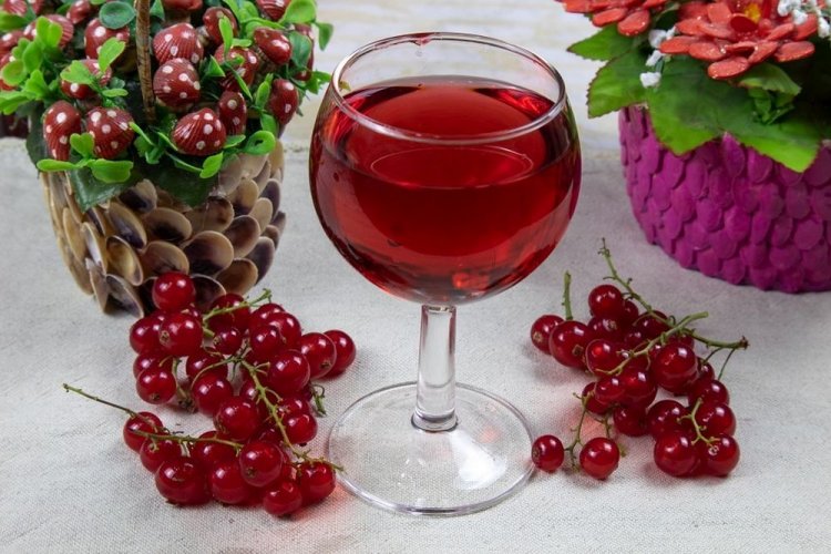 Homemade Redcurrant Wine