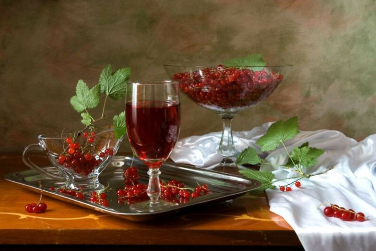 Redcurrant Wine with Dry Yeast