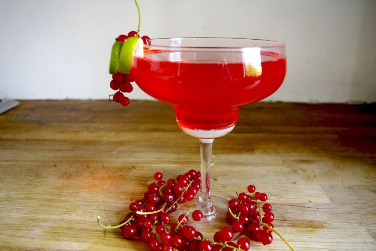 Redcurrant Wine with Lime