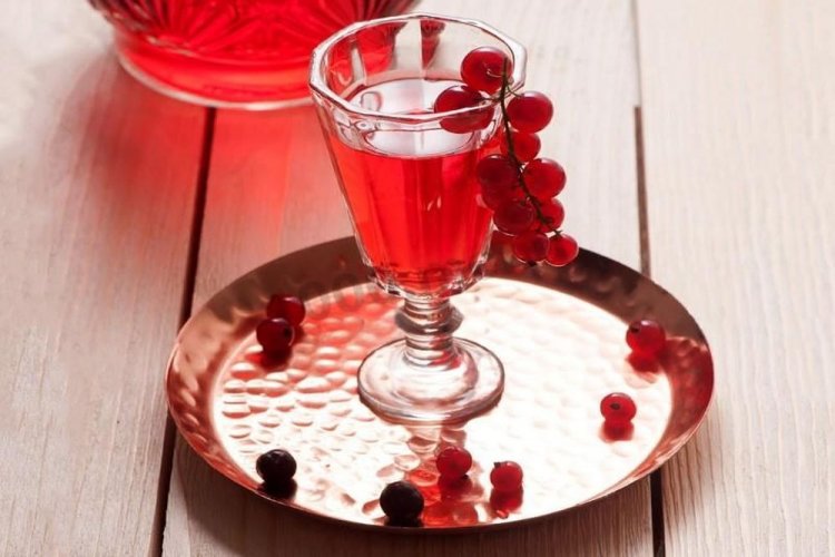 Redcurrant Wine with Vodka