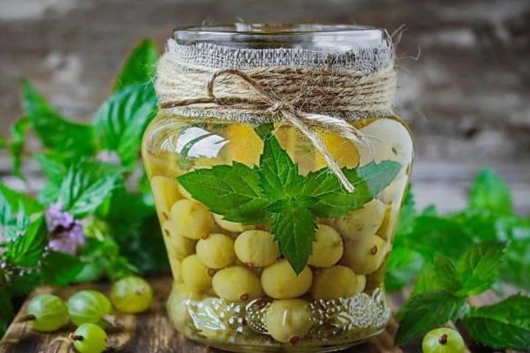 Green Gooseberry Mojito Compote