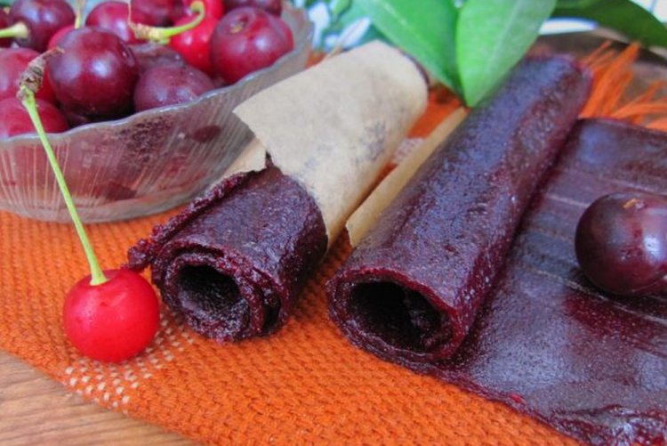 Pastila aus roten Johannisbeeren mit Kirschen