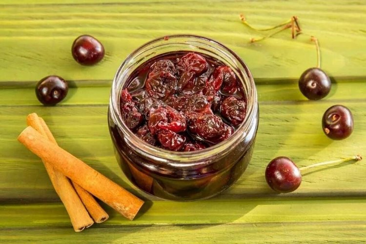 Cherry Jam with Cinnamon