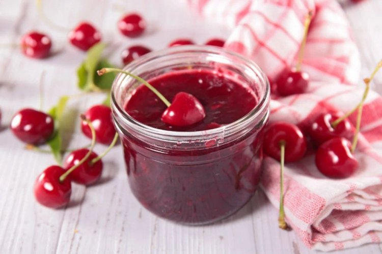 Thick Cherry Jam with Gelatin
