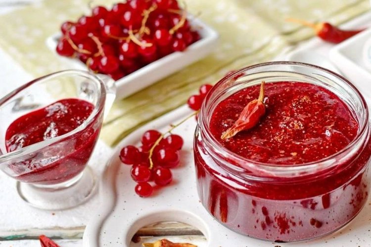 Salsa picante de grosella roja y chile