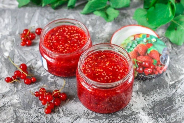 Salsa de grosella roja con chalota, jengibre y ajo