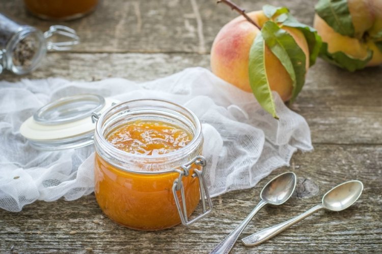 Pfirsichmarmelade mit Zitrone