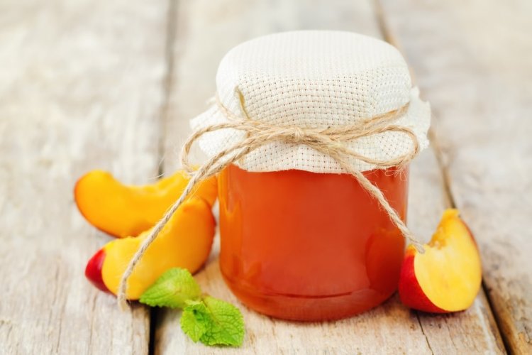 Pfirsichmarmelade mit Minze