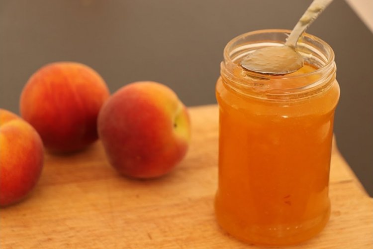 Pfirsichpüree-Marmelade ohne Schale