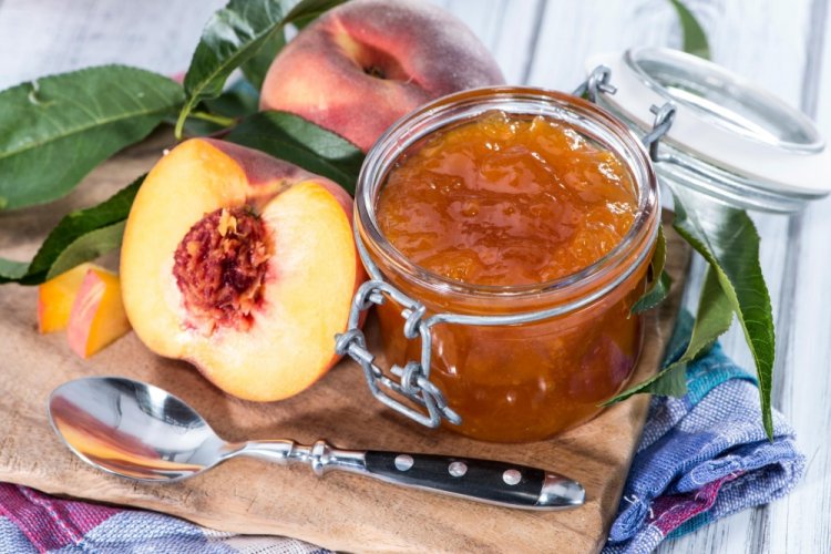 Pfirsichmarmelade mit Amaretto