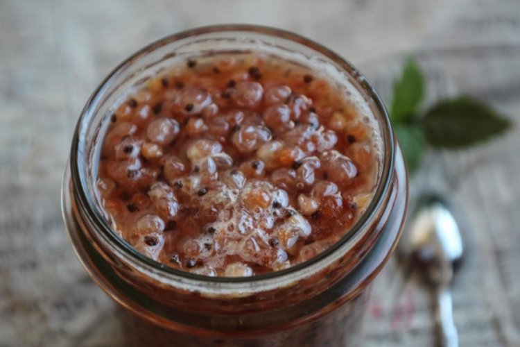 Weiße Johannisbeere in Sirup
