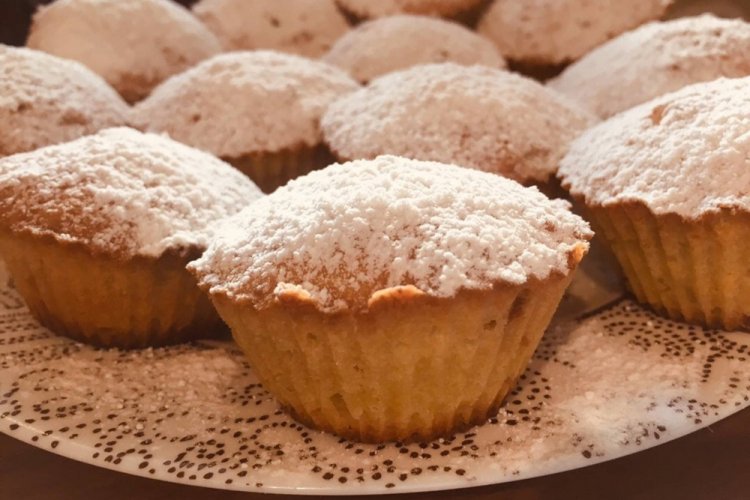 Quarkmuffins mit weißer Johannisbeere