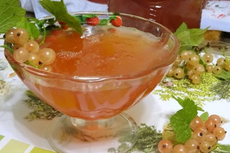 Mus aus weißer Johannisbeere