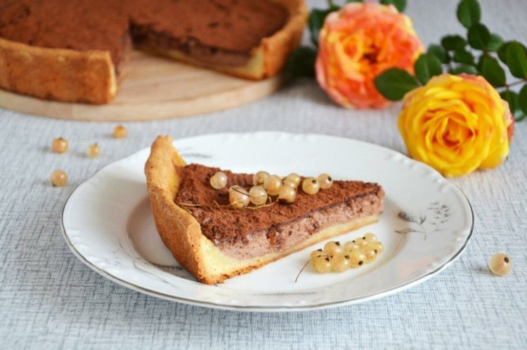 Quark-Tarte mit weißer Johannisbeere und Sauerrahmcreme