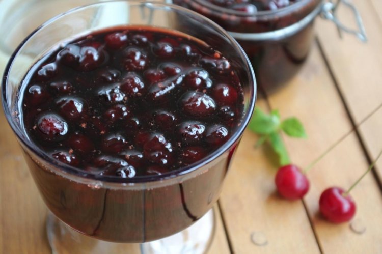 Cherry Five-Minute Jam with Raisins