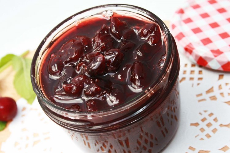 Cherry Five-Minute Jam without Sugar