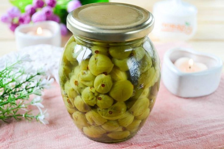 Pickled Gooseberries with Sterilization