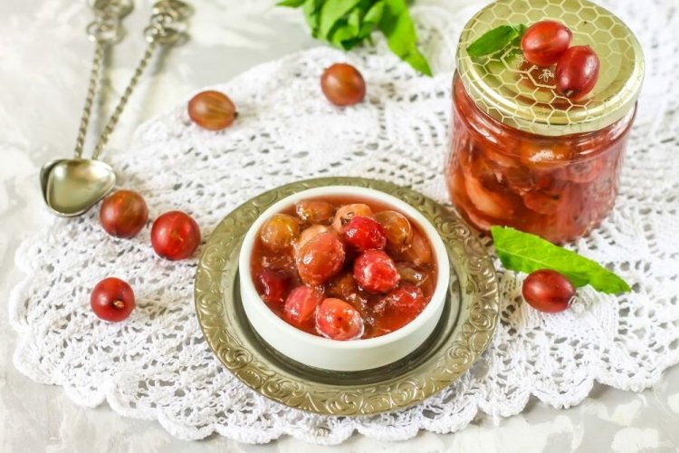 Gooseberries with Cognac and Sugar