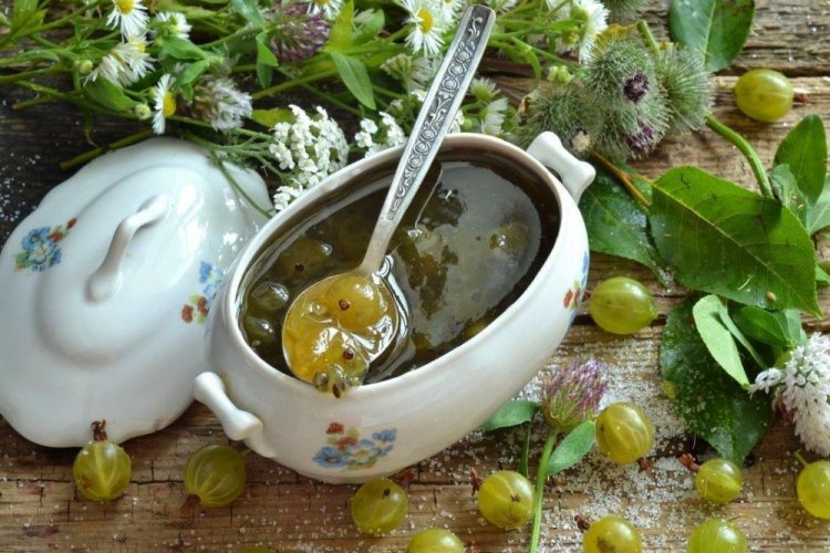 Mermelada de grosella verde con vainilla y vodka