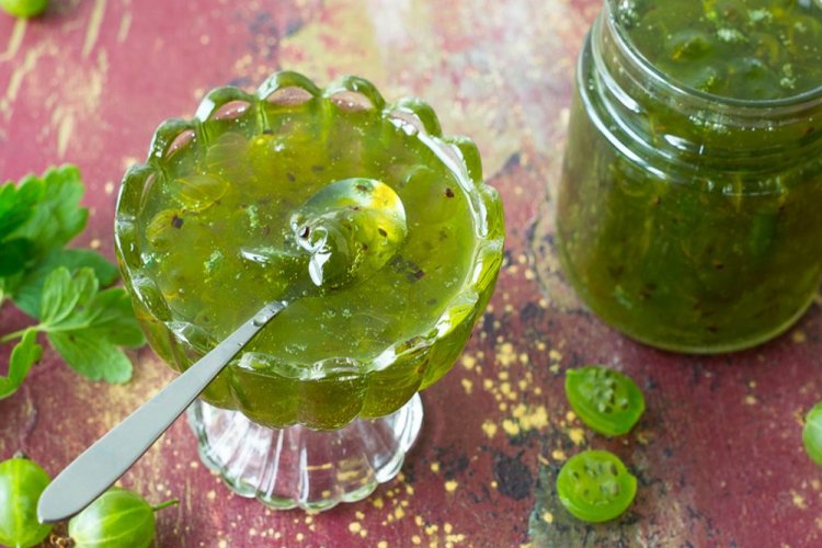 Mermelada de grosella verde con limones y cardamomo