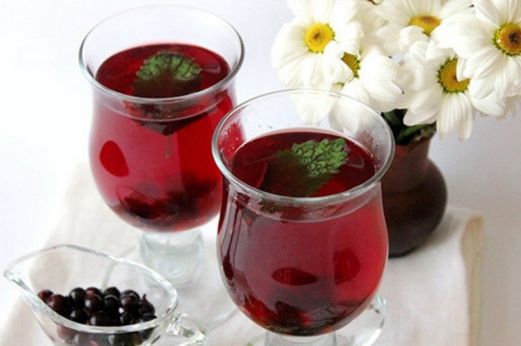 Bird Cherry and Raspberry Compote for Winter
