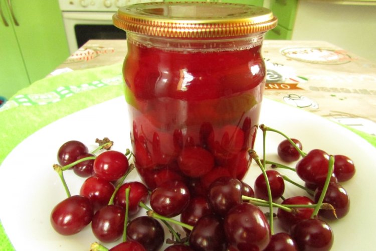 Bird Cherry and Cherry Compote for Winter