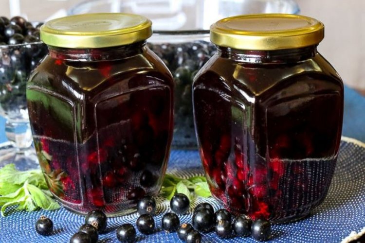 Black Currant Compote with Star Anise and Melissa for Winter