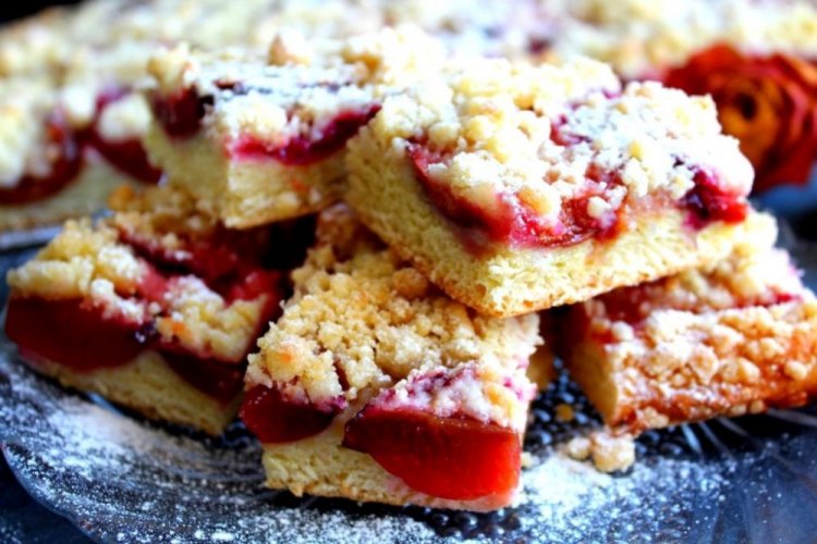 Pastel rallado con fresas