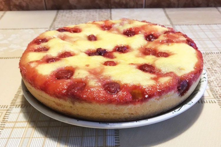 Pastel de fresa con sémola