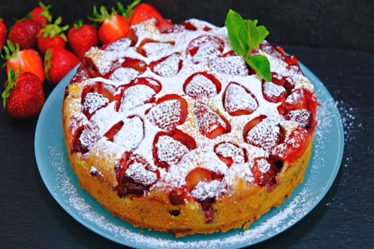Pastel de fresa esponjoso