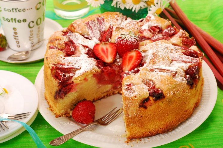 Pastel de fresa en olla de cocción lenta