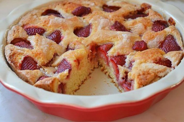 Pastel de fresa con crema agria