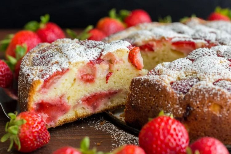 Pastel de fresa con nata y vainilla