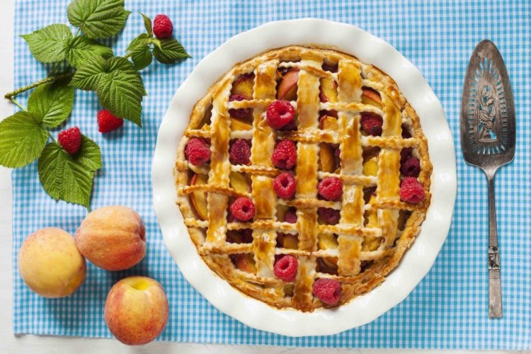 Puff Pastry Pie with Raspberries and Peaches