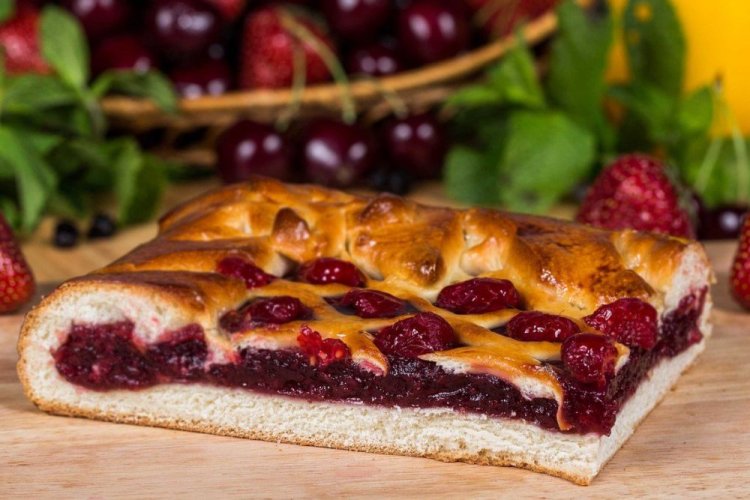 Raspberry, Cherry, and Strawberry Pie with Dry Yeast