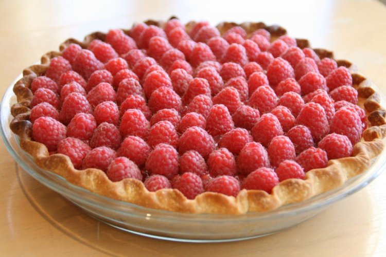 Festive Raspberry Pie