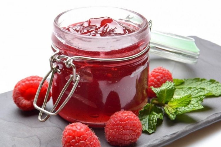 Gelatina de frambuesa sin cocción