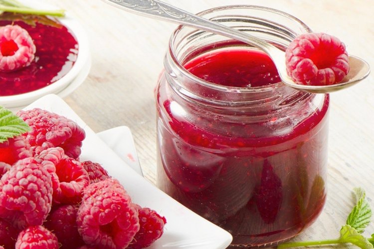 Gelatina de frambuesa con ácido cítrico