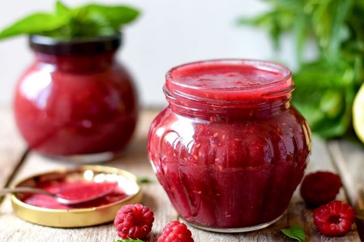 Gelatina de frambuesa con gelatina