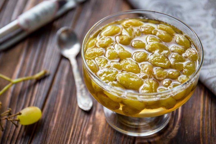 Fünf-Minuten-Traubenmarmelade mit ganzen Beeren