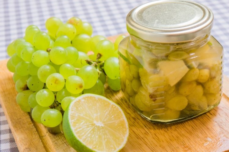 Traubenmarmelade mit Limette