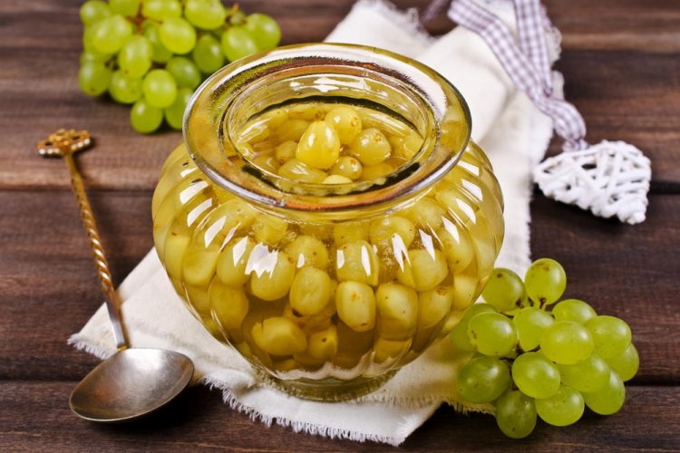 Traubenmarmelade mit Zitrone