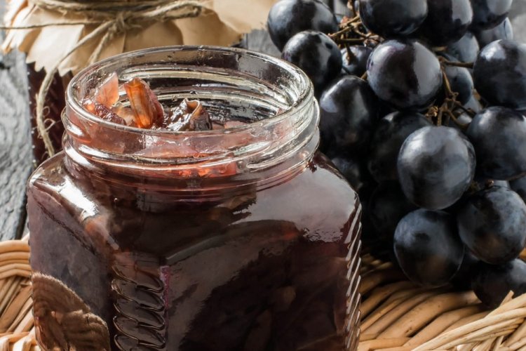 Traubenmarmelade mit Kernen