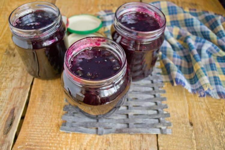 Blackcurrant Confiture with Citric Acid