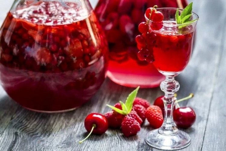 Licor dulce de cereza, grosella roja y fresa