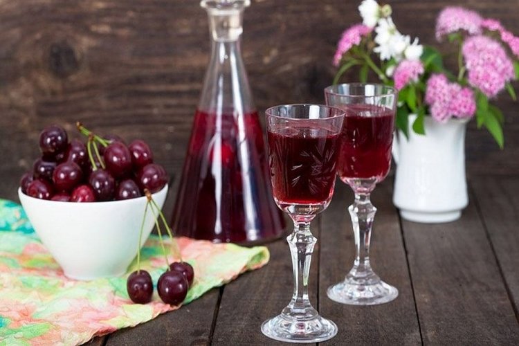 Licor de cereza con coñac y miel