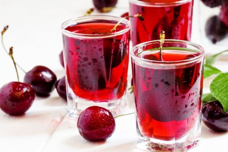 Licor de cereza con aguardiente casero